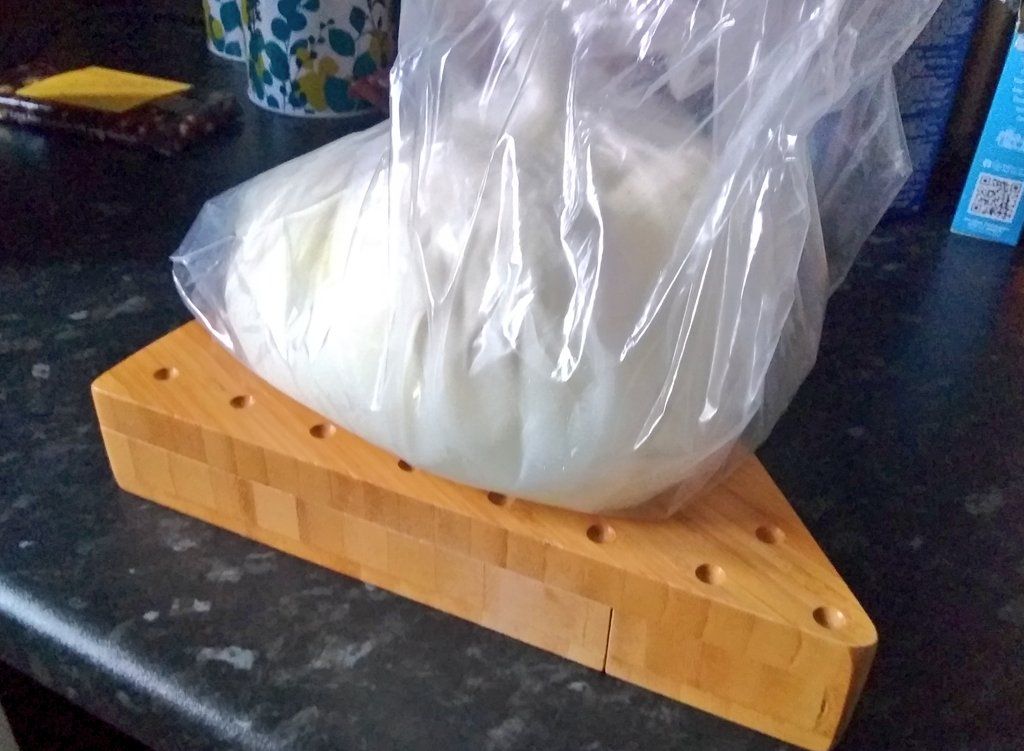 oh my god twitter doesn’t include alt text from images in their API