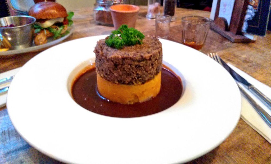 oh my god twitter doesn’t include alt text from images in their API